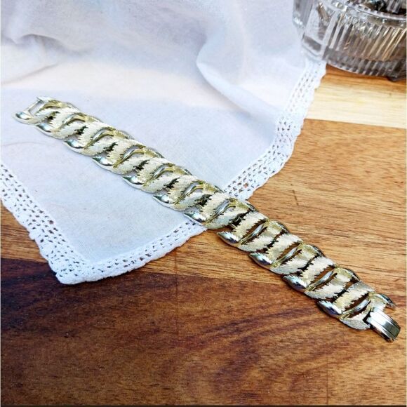 VINTAGE LISNER MCM GOLD TONE BRACELET 7" EXCELLENT CONDITION - Picture 2 of 11